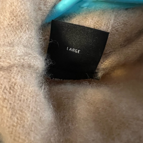 Cashmere Clouds Turtleneck Sweater 100% Cashmere - Picture 3 of 4